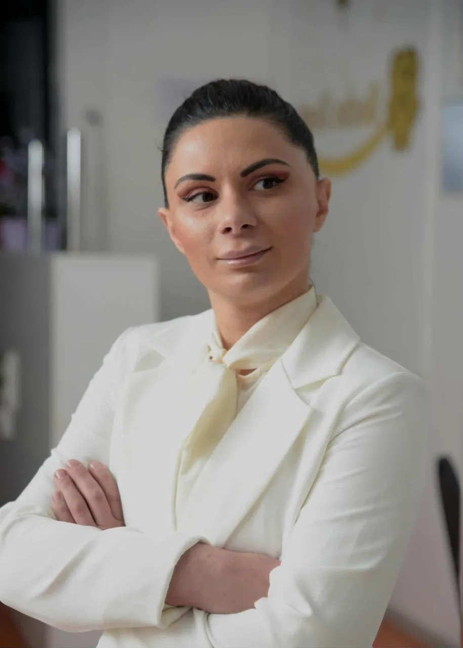 Dr. იზა ძიძიკაშვილი - Dentist Bucho Denti